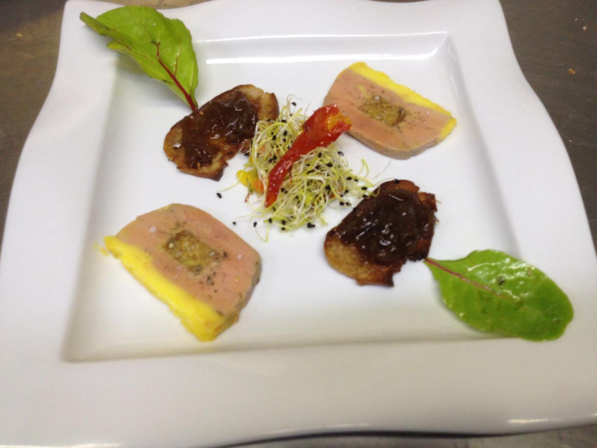 Hotel Restaurant Le Pain De Sucre Monistrol-dʼAllier Екстериор снимка