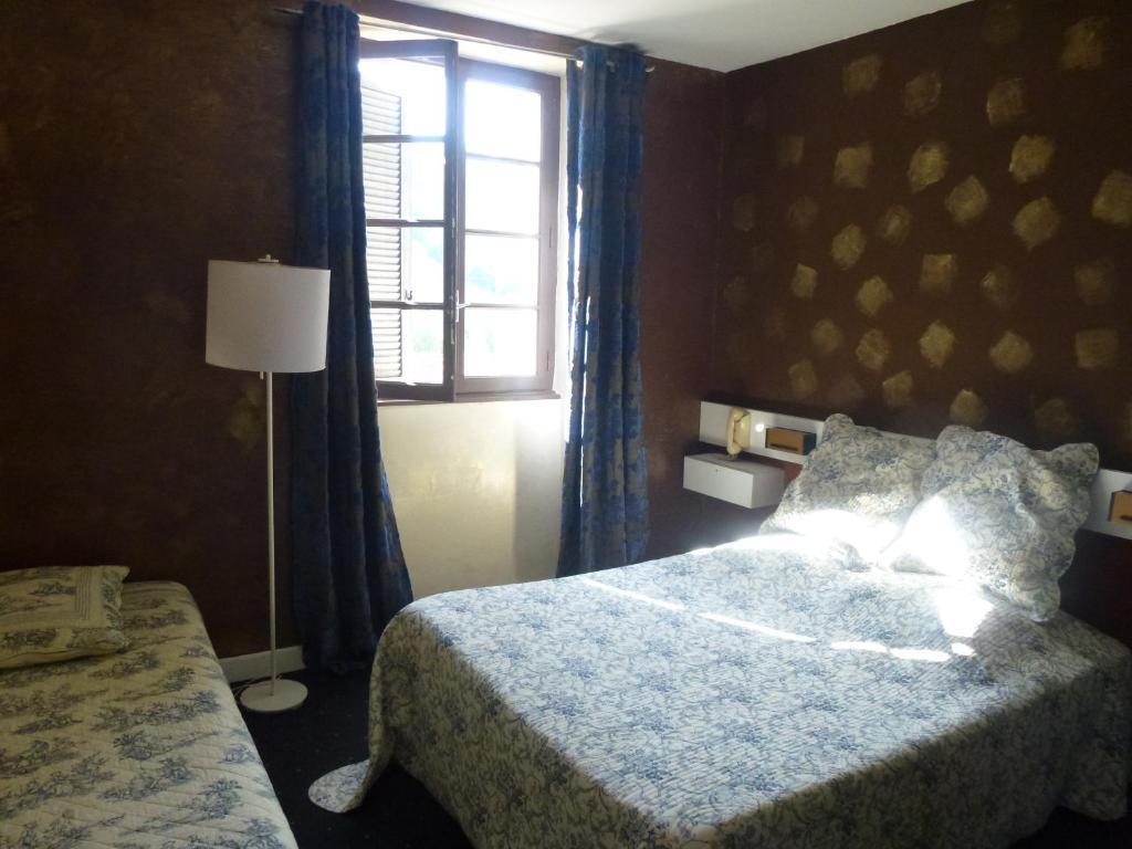 Hotel Restaurant Le Pain De Sucre Monistrol-dʼAllier Стая снимка